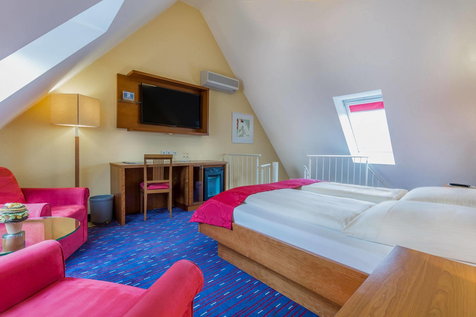 Hotel Am Schillerpark 에즐링겐 외부 사진